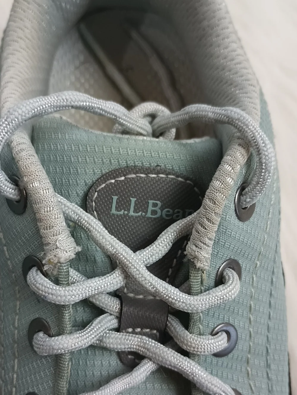 L.L. Bean Women's Hiking trail walking shoes/sneakers. size 8.5 gray/light teal